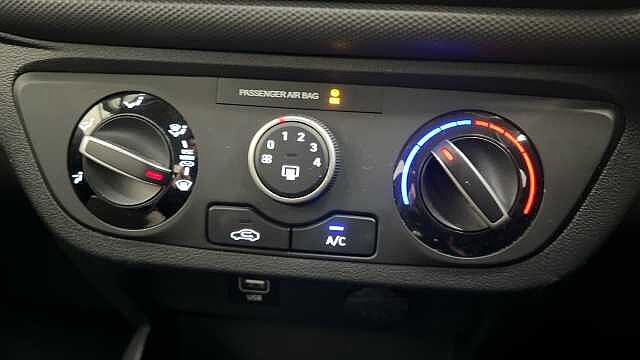 Hyundai i10 1.0 SE Connect Hatchback 5dr Petrol Manual Euro 6 (s/s) (67 ps)