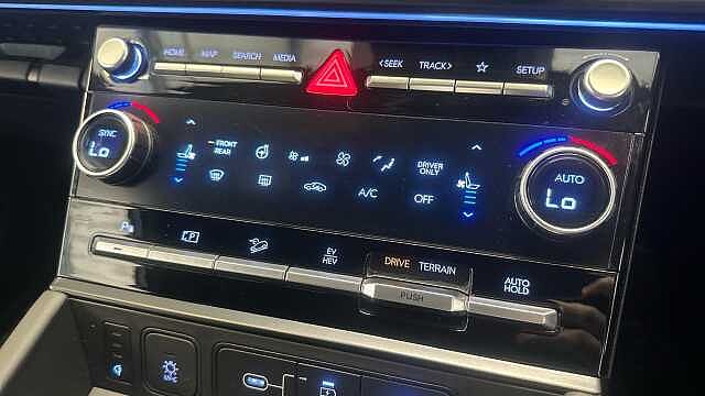 Hyundai Santa Fe 1.6 T-GDi 13.8kWh Calligraphy SUV 5dr Petrol Plug-in Hybrid Auto 4WD Euro 6 (s/s
