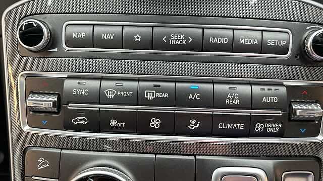 Hyundai SANTA FE 1.6 h T-GDi Ultimate SUV 5dr Petrol Hybrid Auto 4WD Euro 6 (s/s) (230 ps) Blue