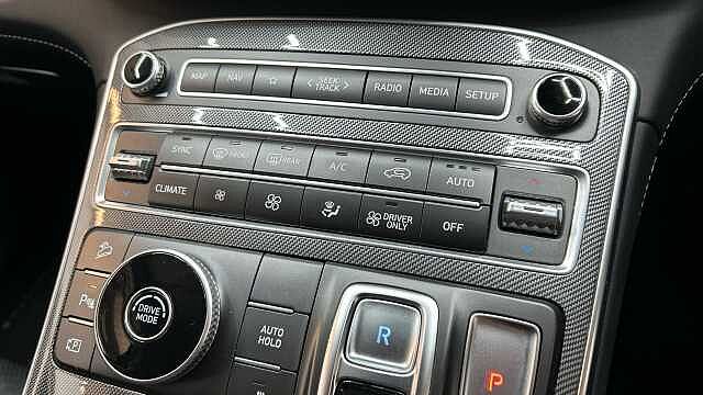 Hyundai Santa Fe 1.6 h T-GDi Premium SUV 5dr Petrol Hybrid Auto Euro 6 (s/s) (230 ps)