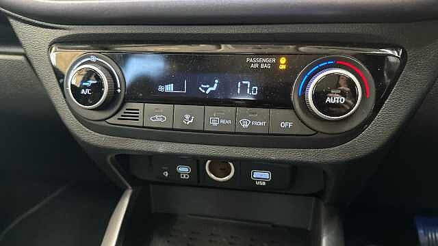 Hyundai i10 1.2 Premium Hatchback 5dr Petrol Auto Euro 6 (s/s) (79 ps)
